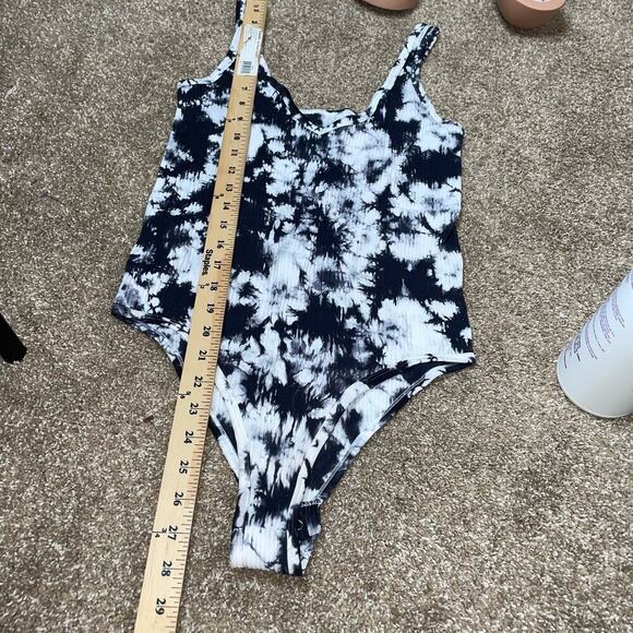 Aura brand body suit tie dyed black/white ribbed snap crotch SZ LG stretch - Picture 4 of 6